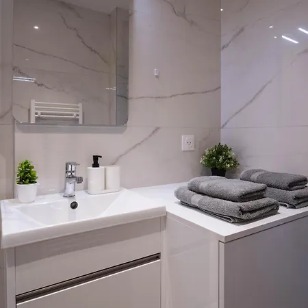 Calme Et Climatise Au Coeur De Apartman Cannes