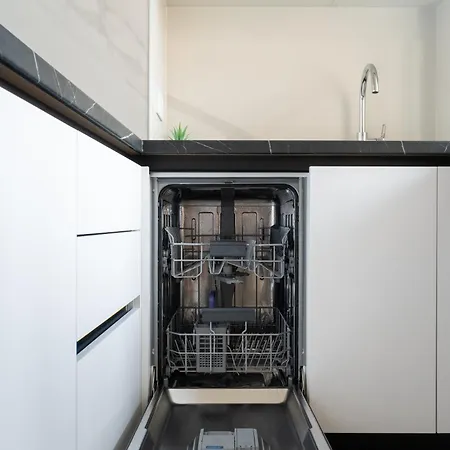 Calme Et Climatise Au Coeur De Cannes